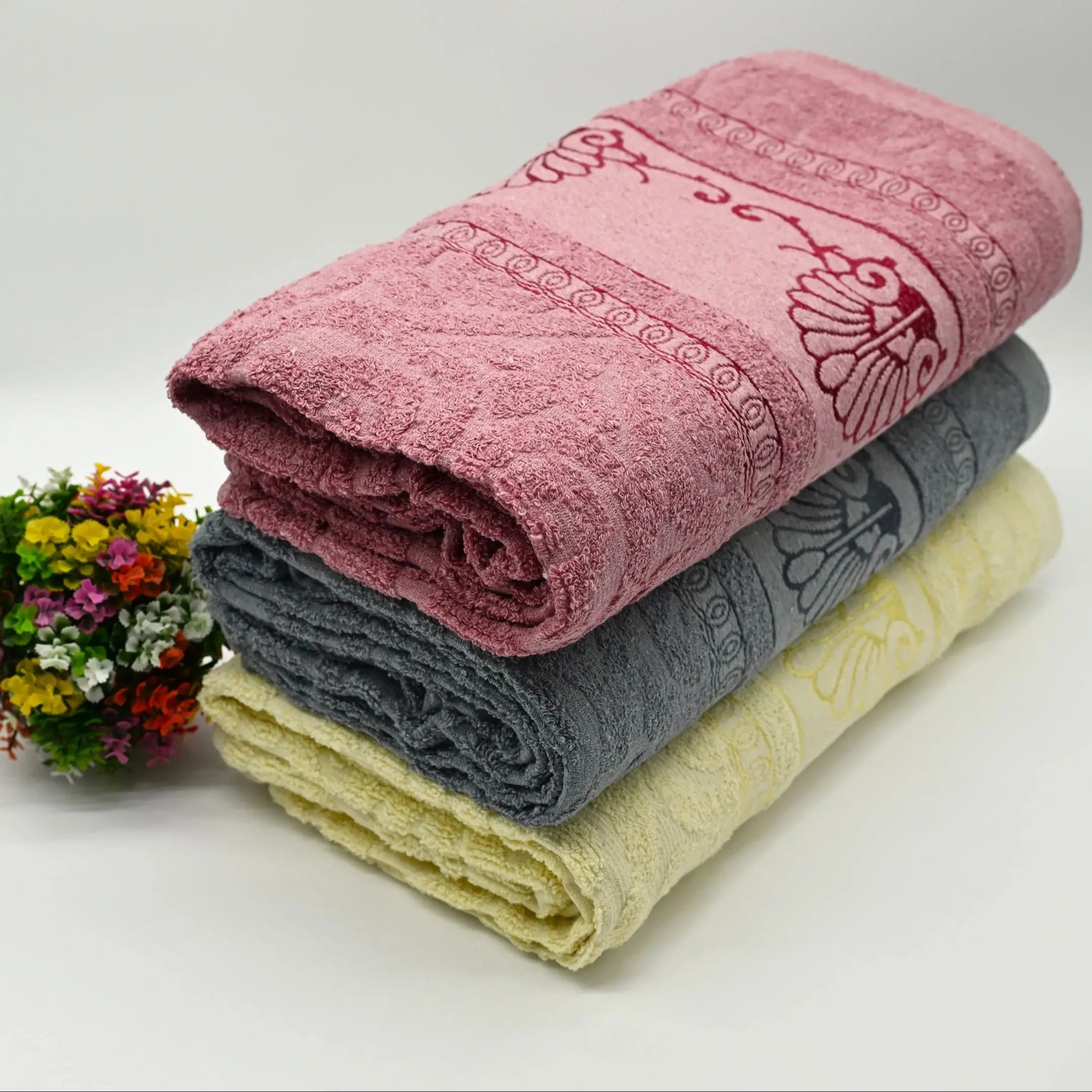 Toalla de baño con diseño Monticello – 70 cm x 140 cm – 1 pieza en color al azar