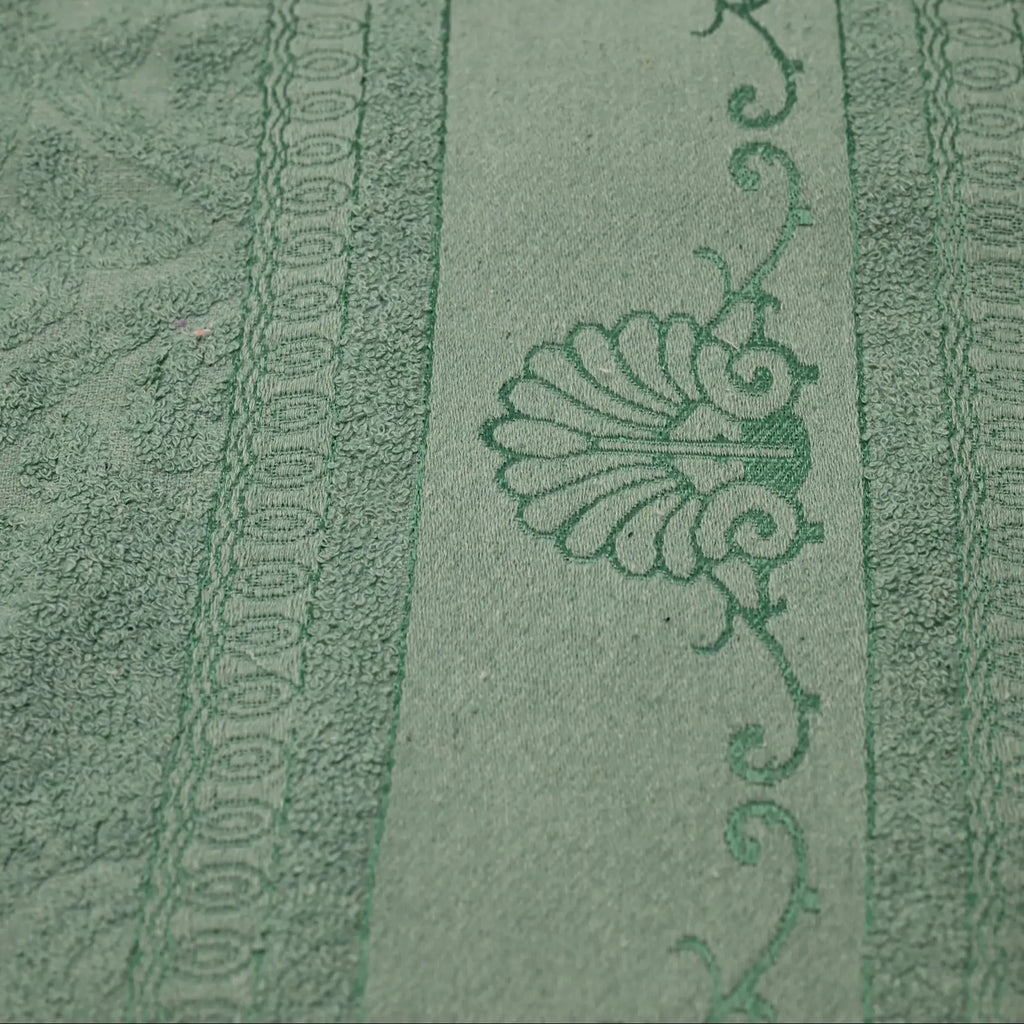 Toalla de baño con diseño Monticello – 70 cm x 140 cm – 1 pieza en color al azar