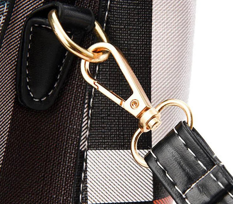 Bolso Bandolera de Piel Sintética - Con Pompón