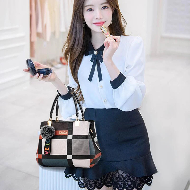 Bolso Bandolera de Piel Sintética - Con Pompón