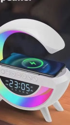 Bocina RGB con Reloj y Cargador Inalámbrico